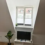 Apartment Bella Casa-business&family,100m Zum Konzerteingang Schloß, Parkplatz, Smarttv, Netflix, Waschmaschine, 24h Checkin, 30qm, Ap 15 *