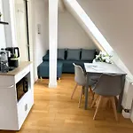 Bella - Business&family Ap 15,100m Zum Konzerteingang Schloss, Parkplatz, Smarttv, Netflix, Waschmaschine, 24h Checkin, 30qm Appartamento Ludwigsburg