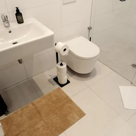 Bella - Business&family Ap 15,100m Zum Konzerteingang Schloss, Parkplatz, Smarttv, Netflix, Waschmaschine, 24h Checkin, 30qm * Ludwigsburg