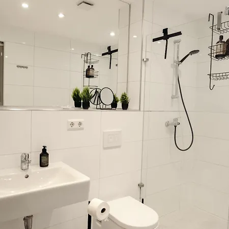 Bella Casa-business&family,100m Zum Konzerteingang Schloß, Parkplatz, Smarttv, Netflix, Waschmaschine, 24h Checkin, 30qm, Ap 15 * Ludwigsburg