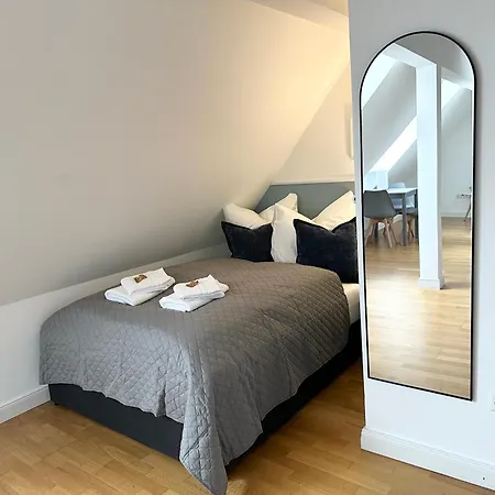 Apartment Bella Casa-business&family,100m Zum Konzerteingang Schloß, Parkplatz, Smarttv, Netflix, Waschmaschine, 24h Checkin, 30qm, Ap 15