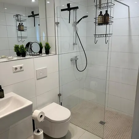 Apartament Bella - Business&family Ap 15,100m Zum Konzerteingang Schloss, Parkplatz, Smarttv, Netflix, Waschmaschine, 24h Checkin, 30qm *