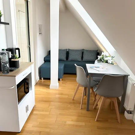 Bella - Business&family Ap 15,100m Zum Konzerteingang Schloss, Parkplatz, Smarttv, Netflix, Waschmaschine, 24h Checkin, 30qm Apartament Ludwigsburg